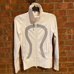 Lululemon women’s define running jacket Size 2 - Excellent Condition